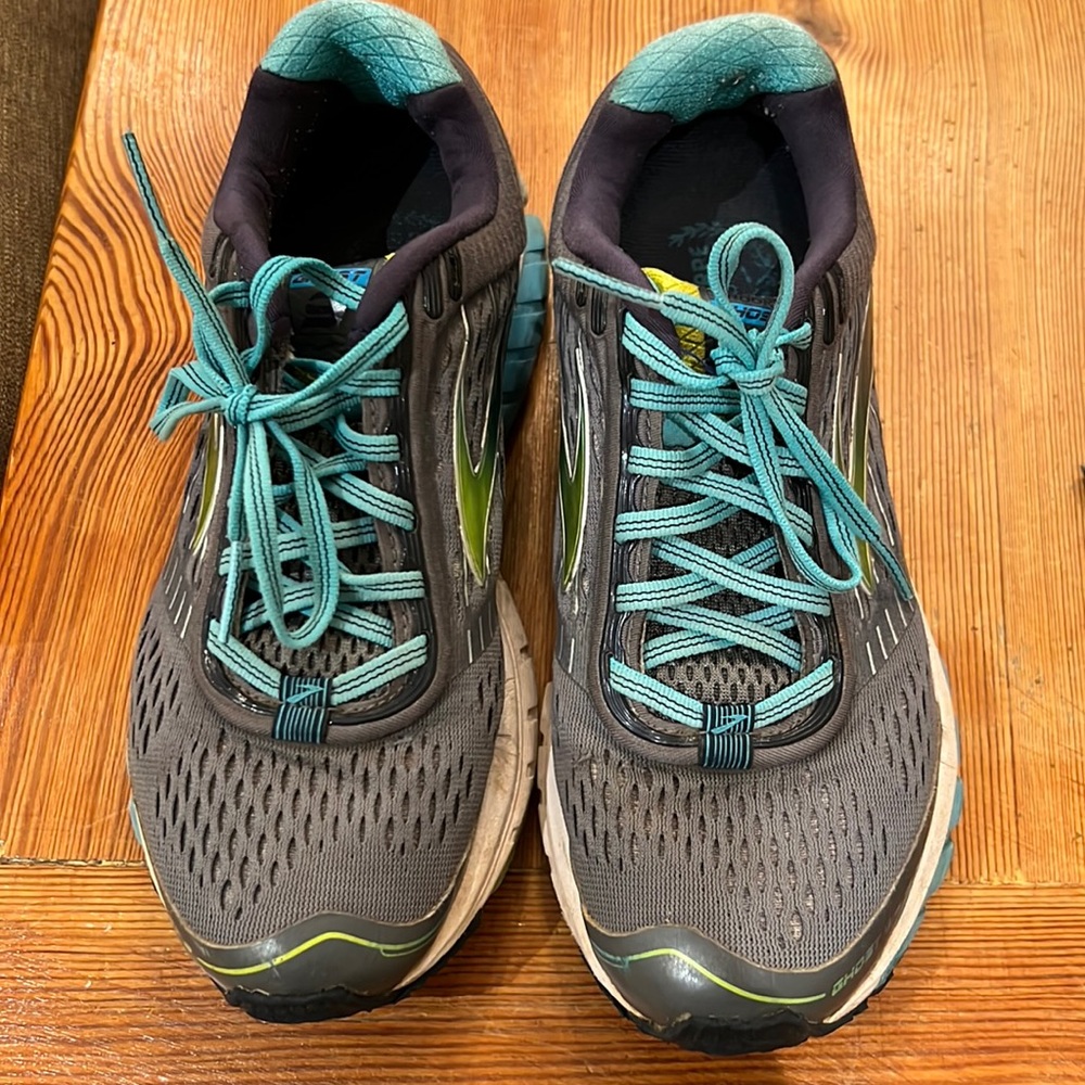 Brooks Ghost women grey blue running shoes Eur 39. UK 6. Sz 8